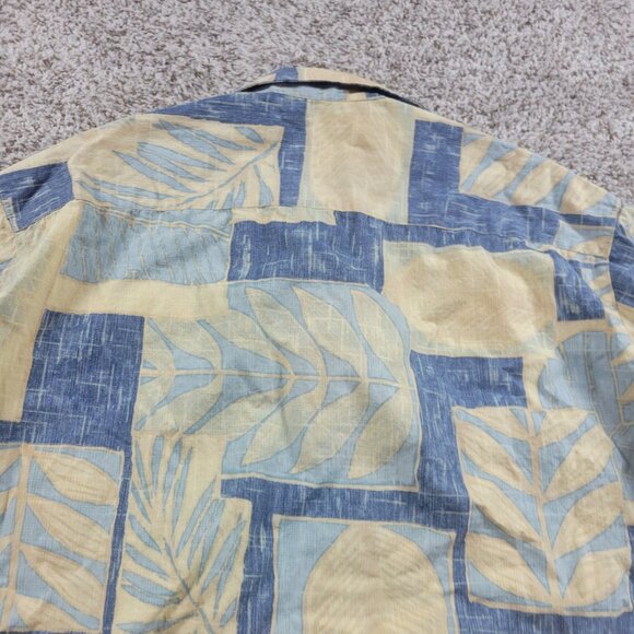 Batik Bay Shirt Mens Medium Blue Tan Geometric Hawaiian Island Reverse Print - Picture 6 of 7